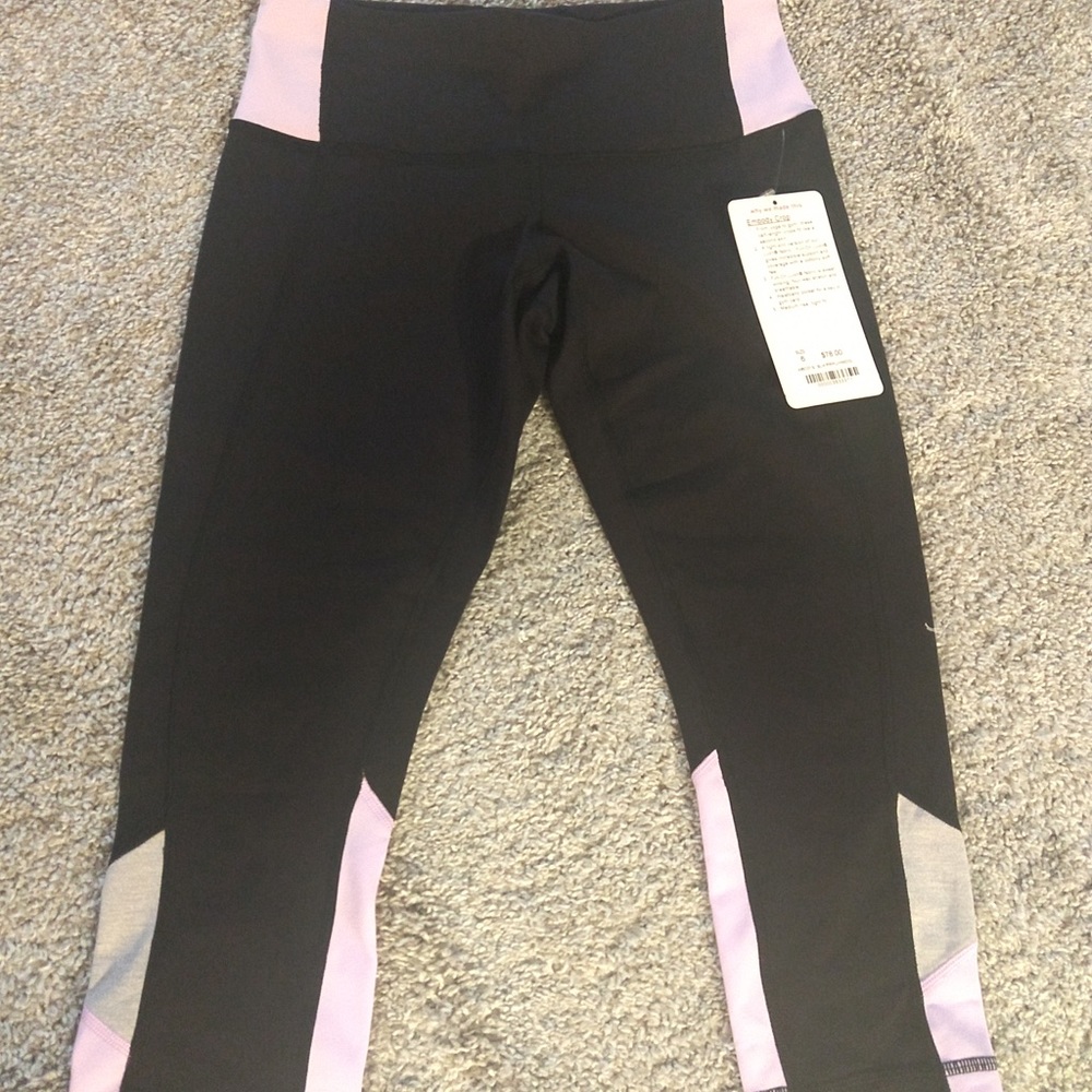 NWT Lululemon Embody crop